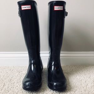 Hunter tall black gloss women’s boots with socks